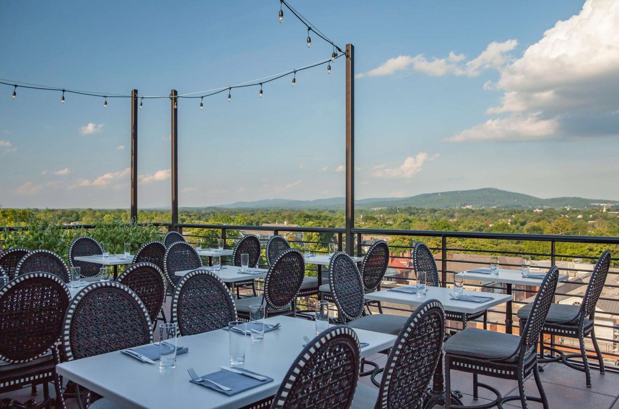 Graduate By Hilton Charlottesville Exterior foto